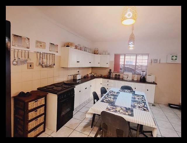 4 BEDROOM HOUSE FOR SALE IN KEMPTON PARK WEST